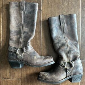 Frye Harness 15R Tall Boot Ltd Edition Chocolate Distressed Size 8. *worn 1x*